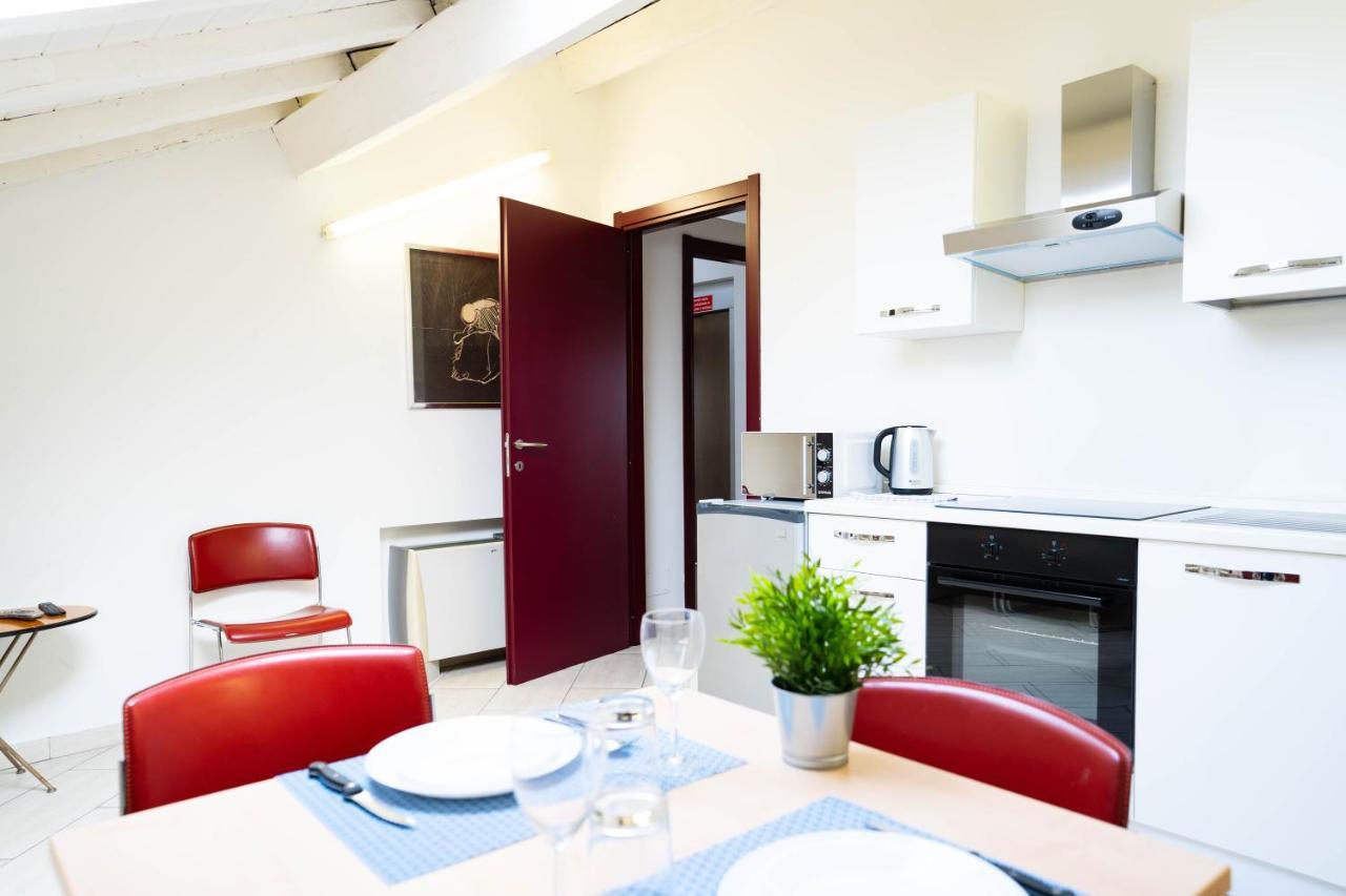 V12 Apartments - Vittoria 12 Novara Buitenkant foto