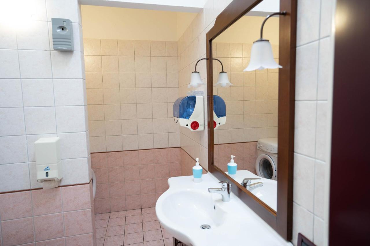 V12 Apartments - Vittoria 12 Novara Buitenkant foto